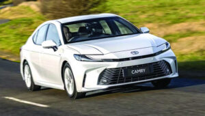 Toyota leads global car sales again