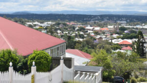 Home owners fall in debt as rates rise