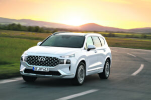 Santa Fe Hybrid to join line-up