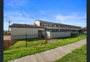 Fully tenanted unit property opposite shopping centre