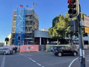 Mayoral candidates debate cinema building cost