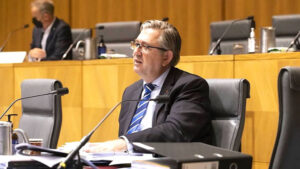 Scarr to bring stink fight to Senate