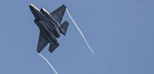 Hornets flypast for graduate top guns